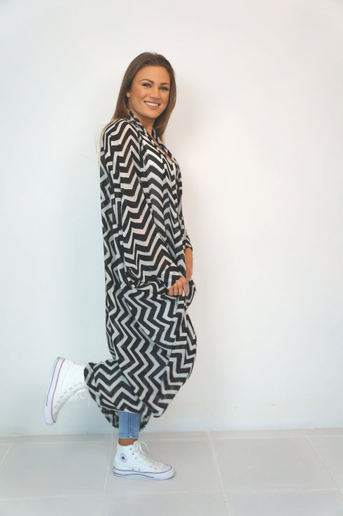 The Palm Kimono - Black & White Painted Chevron dubai outfit dress brunch fashion mums