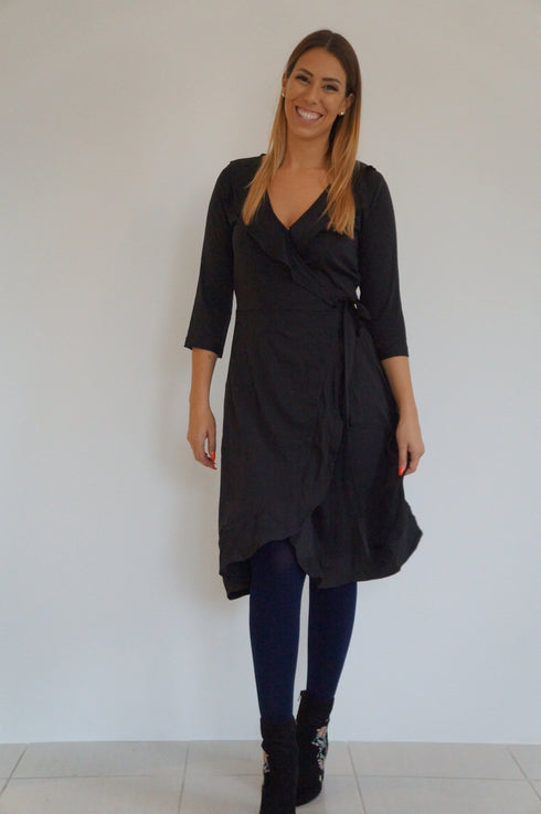 Dress The Flirty Wrap Dress Midi - Midnight Black dubai outfit dress brunch fashion mums