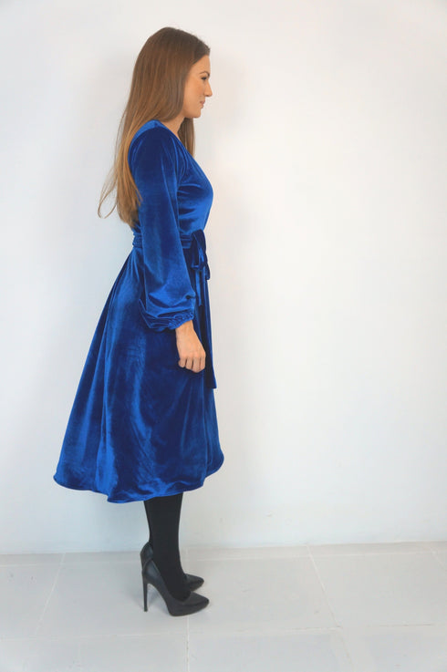 Dress The Velvet Midi Wrap Dress - Blue Velvet dubai outfit dress brunch fashion mums