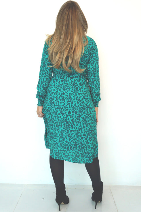 The Flirty Wrap Dress Midi - Jade Jungle dubai outfit dress brunch fashion mums