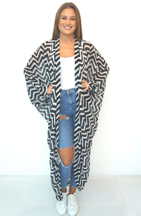 BLACK AND WHITE PAINTED CHEVRON The Palm Kimono - Black & White Painted Chevron dubai outfit dress brunch fashion mums