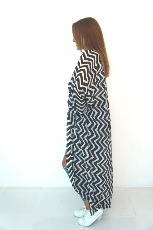 BLACK AND WHITE PAINTED CHEVRON The Palm Kimono - Black & White Painted Chevron dubai outfit dress brunch fashion mums