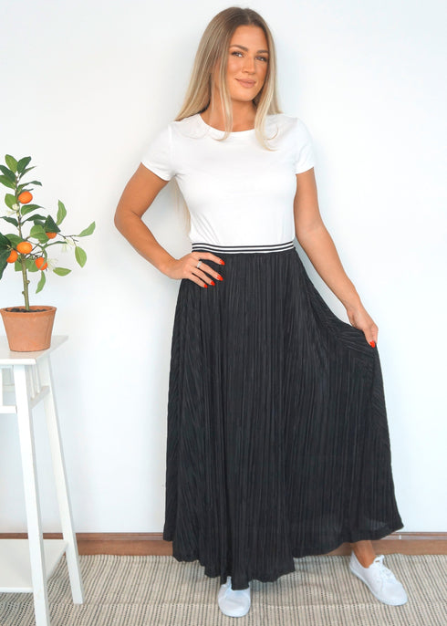 The Pleated Maxi Skirt - Classic Black Pleats dubai outfit dress brunch fashion mums